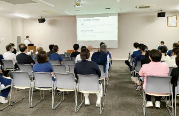 職員の取り組みを共有する レポートミーティングを開催しました！