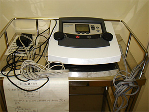 写真：南京都病院で使用しているEMSの機械